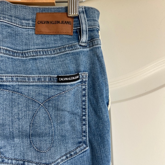 CALVIN KLEIN Slim Skinny High Rise Piped Denim Ankle Jeans - Picture 4 of 5